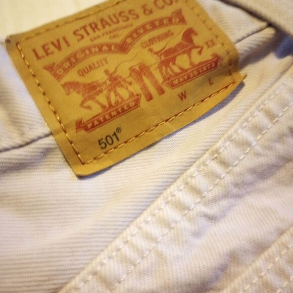 - Levi's 501 button fly cut off lavender denim shorts - Picture 3 of 7